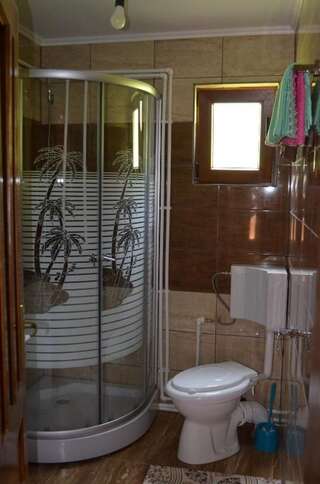 Кемпинги Cabana Sânziana Гырда-де-Сус Стандартный двухместный номер с 1 кроватью и общей ванной комнатой-5